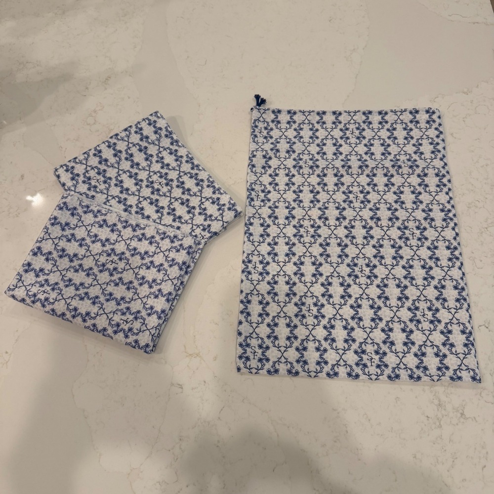 Sarah Flint Blue Floral Print Travel Duster Bag  With Extra Fabric